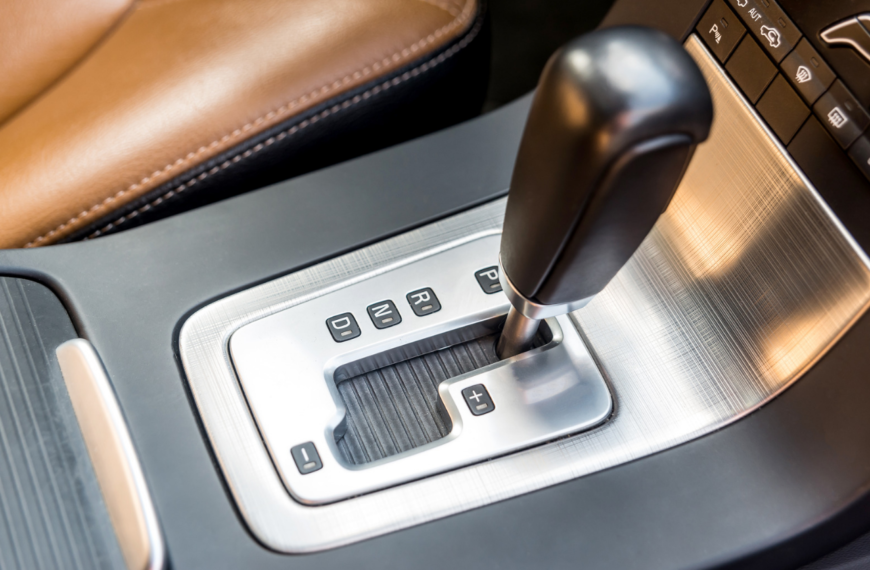 Dlaczego warto wybrać auto z automatyczną skrzynią biegów?
