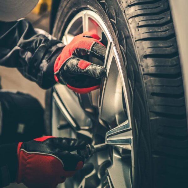 Wymiana opon – kiedy i jak to zrobić?