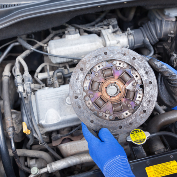 Wymiana sprzęgła – kiedy i jak to zrobić?