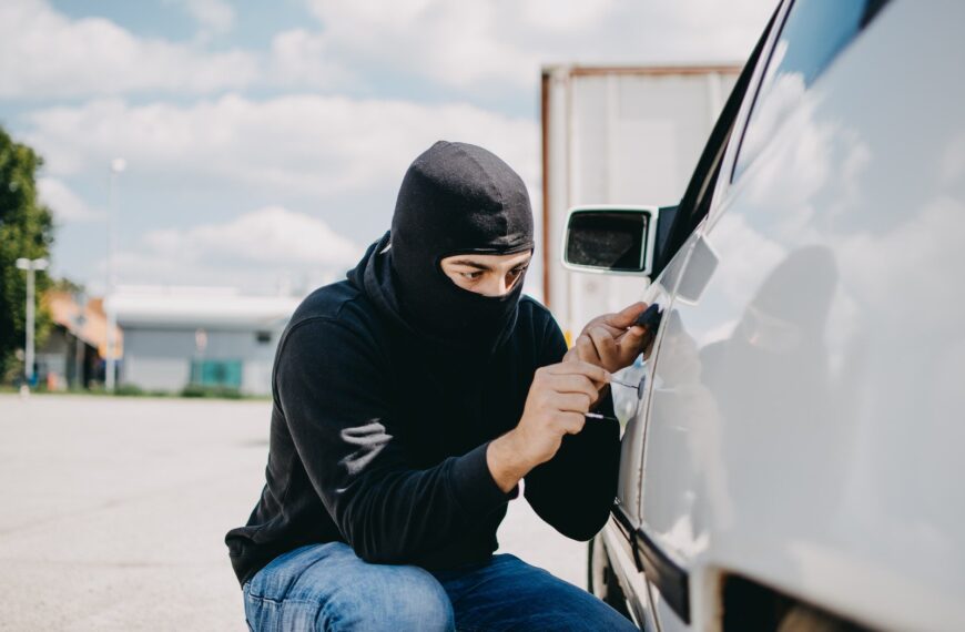 Jak skutecznie zabezpieczyć samochód przed kradzieżą?