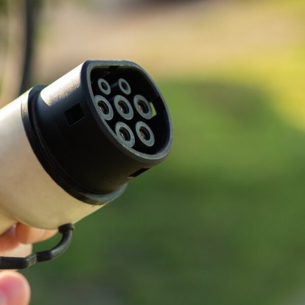 Elektryfikacja klasyków – czy warto inwestować w konwersję zabytkowych aut?