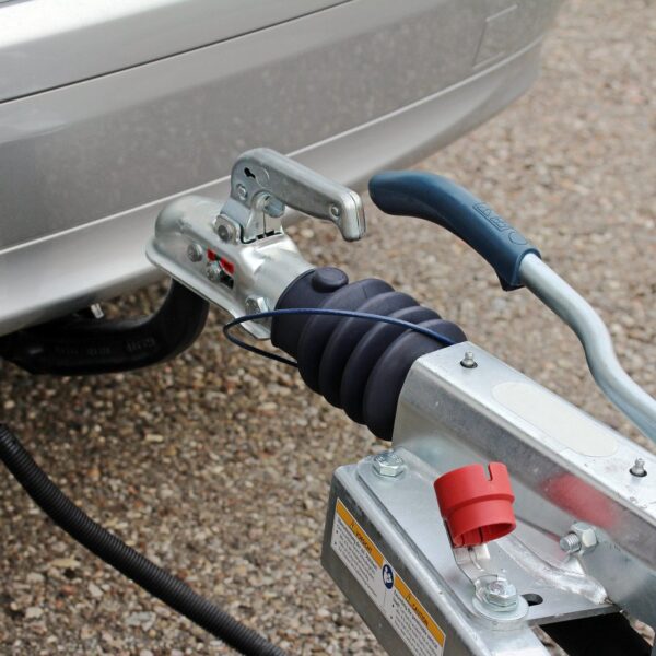 Poradnik montażu haków holowniczych – co warto wiedzieć przed zakupem i instalacją?