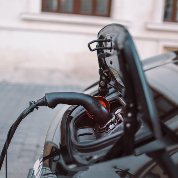 Hybrydyczne napędy przyszłości – co już jest na rynku, a co nas czeka?