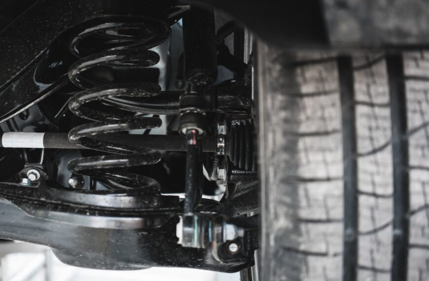 Jak poprawnie wymienić i zakonserwować uszczelki samochodowe, aby uniknąć przecieków?