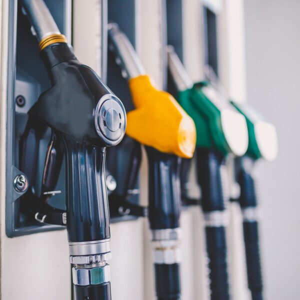 Porównanie różnych typów paliwa – benzyna, diesel, LPG i CNG: co wybrać i dlaczego?