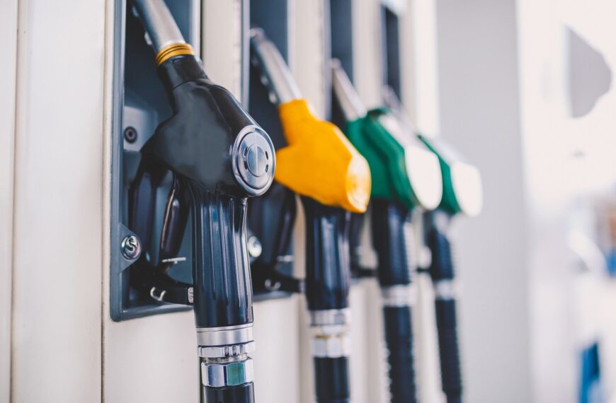 Porównanie różnych typów paliwa – benzyna, diesel, LPG i CNG: co wybrać i dlaczego?