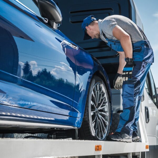 Jak prawidłowo zabezpieczyć przewożone ładunki w samochodzie dostawczym?