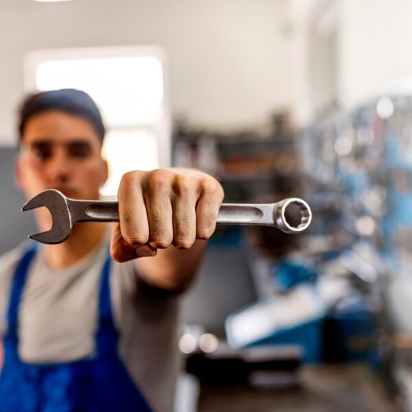 Serwisowanie samochodu po długiej trasie – na co zwrócić uwagę?