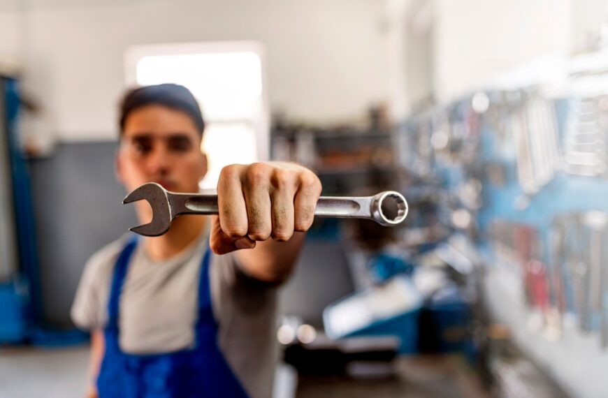 Serwisowanie samochodu po długiej trasie – na co zwrócić uwagę?