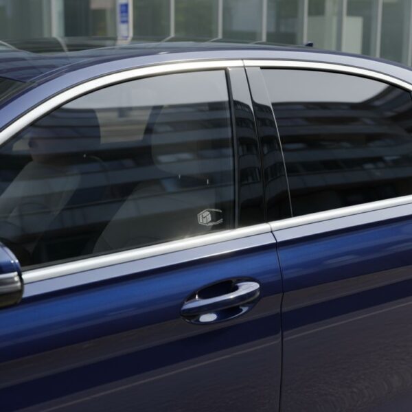 Przyciemniane szyby w aucie – przepisy i homologacja